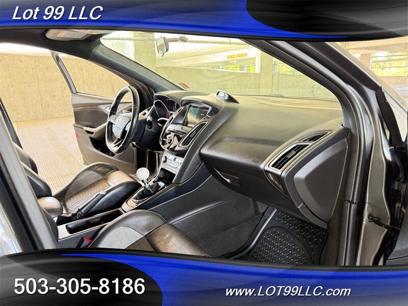 Used 2017 Ford Focus ST w/ Equipment Group 401A FWD image 44