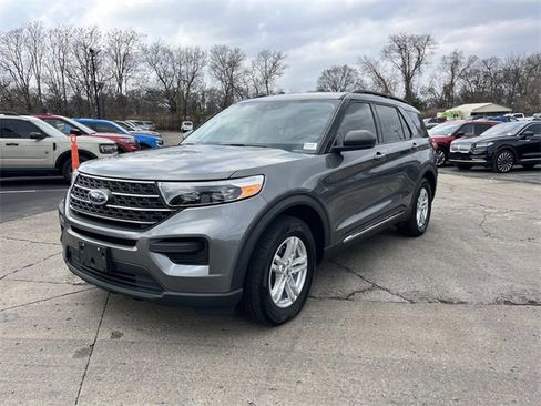 Used 2023 Ford Explorer XLT image 7