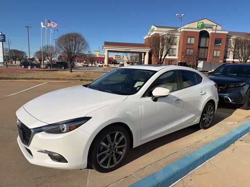 Used 2018 MAZDA MAZDA3 Grand Touring image 4