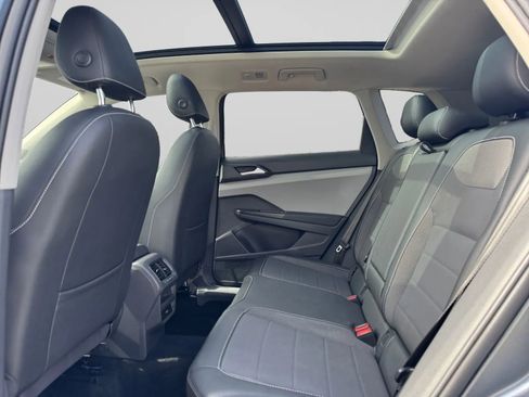 Used 2022 Volkswagen Taos SE w/ Panoramic Sunroof Package image 28