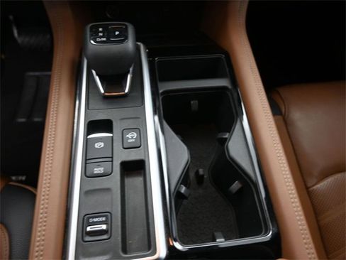 Used 2022 Nissan Pathfinder Platinum w/ Cargo Package image 31