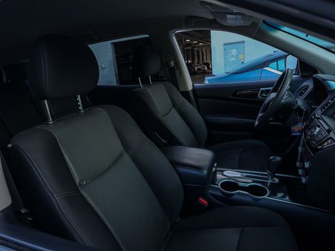 Used 2020 Nissan Pathfinder S image 21