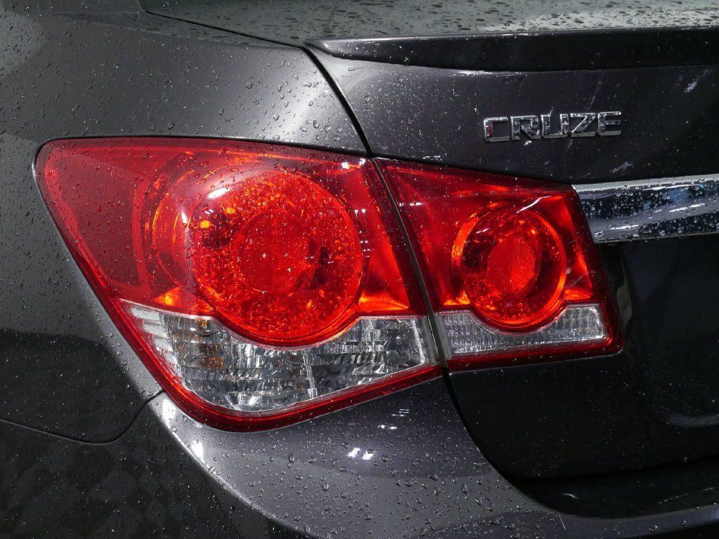 Used 2014 Chevrolet Cruze LT w/ RS Package FWD image 12