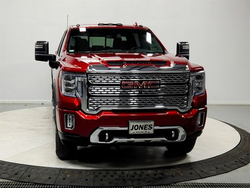 Used 2022 GMC Sierra 3500 Denali image 2