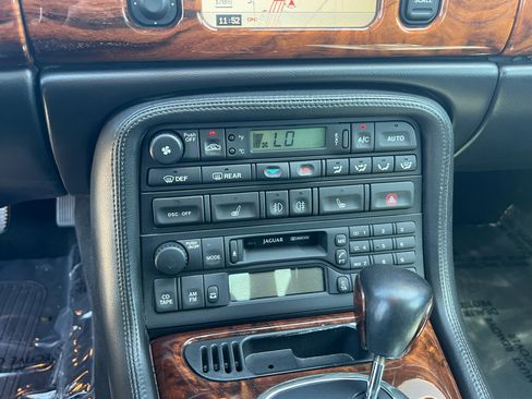 Used 2006 Jaguar XK8 Coupe image 47