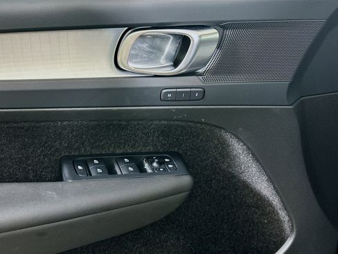 Used 2025 Volvo XC40 B5 Core image 15