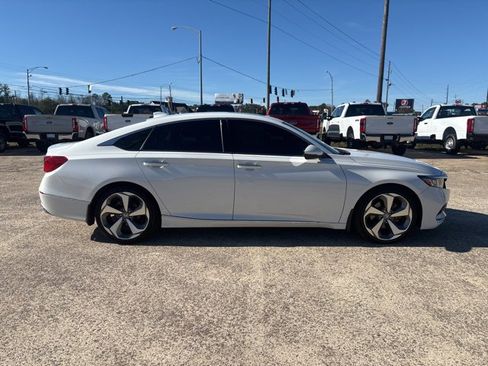 Used 2018 Honda Accord Touring image 1