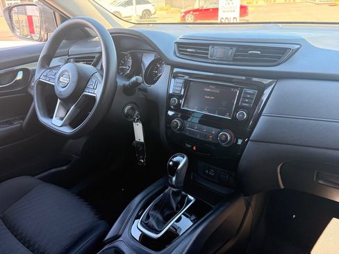 Used 2018 Nissan Rogue S FWD image 11
