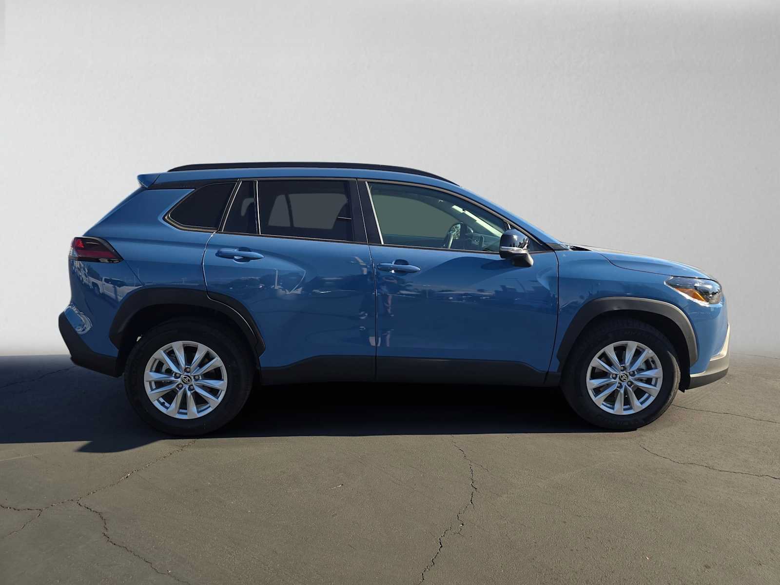 Certified 2026 Toyota Corolla Cross LE w/ Moonroof Package FWD image 2