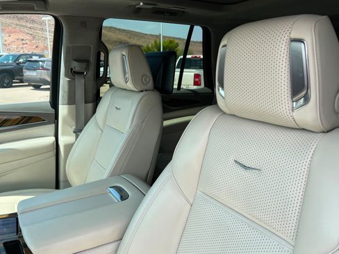 Used 2022 Cadillac Escalade Sport Platinum AWD/4WD image 17