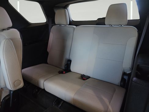 Used 2023 Chevrolet Traverse LT FWD image 27