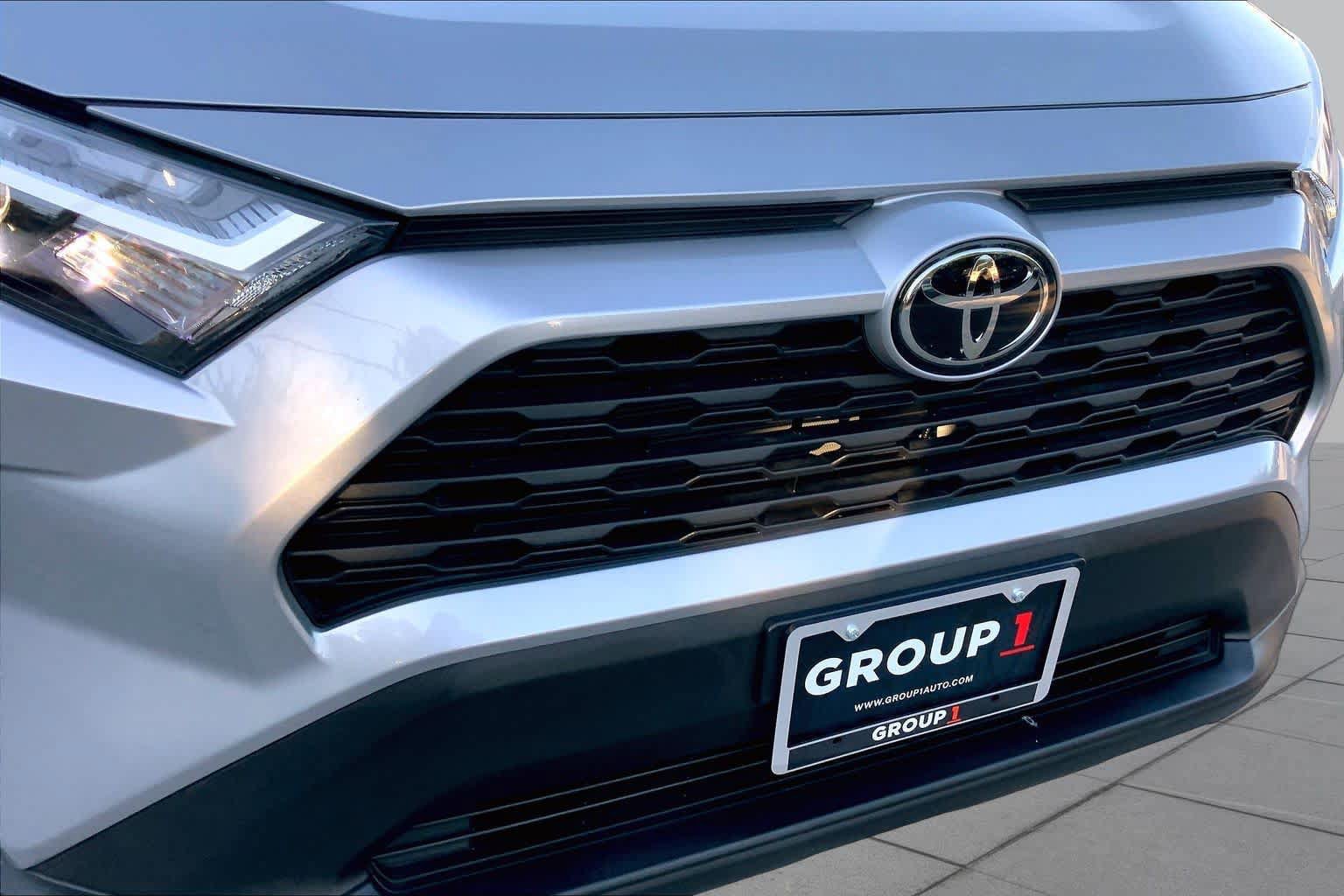 Used 2025 Toyota RAV4 XLE FWD image 29
