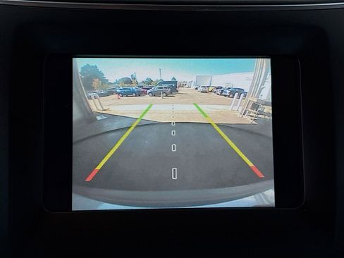 Used 2019 Jeep Cherokee Latitude Plus w/ Comfort/Convenience Group image 14