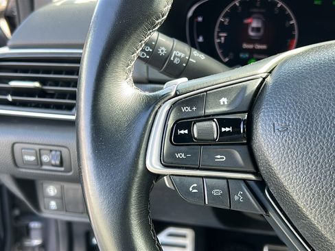Used 2018 Honda Accord Sport image 12