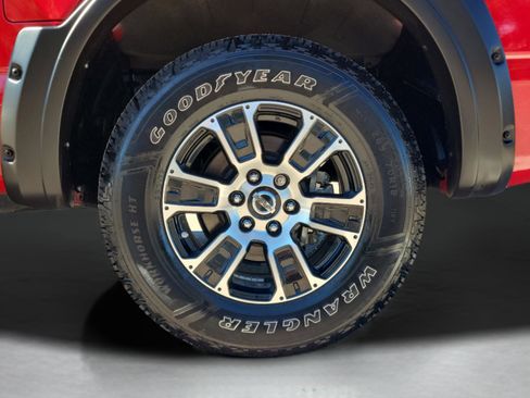 Used 2021 Nissan Titan SV w/ SV Convenience Package image 7