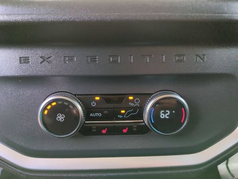 Certified 2025 Ford Expedition Platinum AWD/4WD image 21
