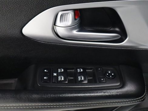 Used 2018 Chrysler Pacifica Touring-L Plus w/ Advanced Safetytec Group FWD image 10