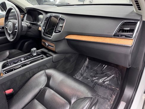 Used 2023 Volvo XC90 B5 Plus image 13