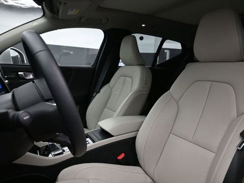 Used 2023 Volvo XC40 B5 Ultimate w/ Protection Package Premier AWD/4WD image 10