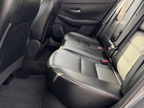 Used 2022 Nissan Sentra SR w/ SR Premium Package image 11