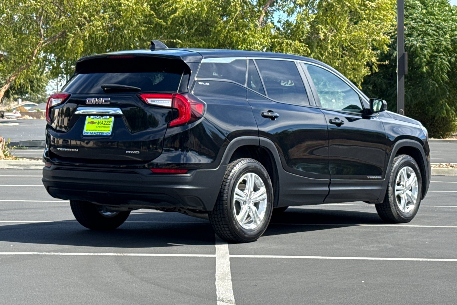 Used 2024 GMC Terrain SLE AWD/4WD image 10