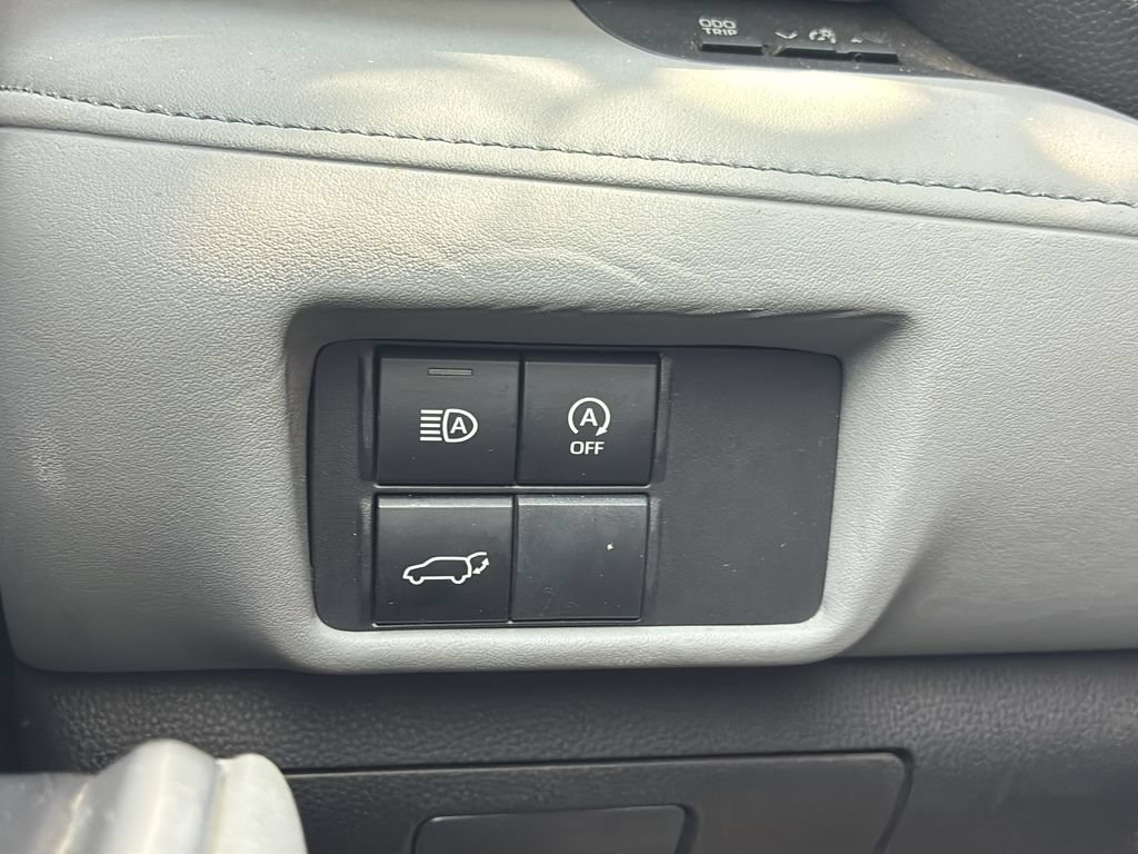 Used 2023 Toyota Highlander LE FWD image 35