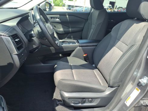 Used 2025 Nissan Rogue SV FWD image 9