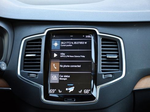 Certified 2022 Volvo XC90 T6 Momentum w/ Climate Package image 19