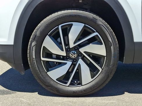Used 2025 Volkswagen Atlas SE AWD/4WD image 8