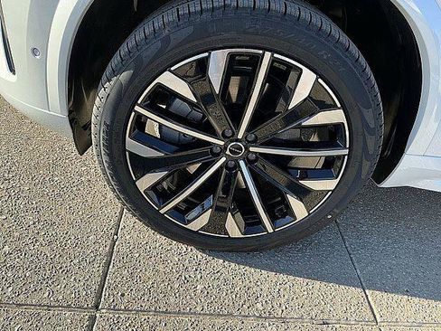New 2026 Volvo XC90 T8 Plus w/ Protection Package Premier AWD/4WD image 12