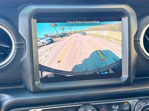 Used 2022 Jeep Wrangler Unlimited Sahara w/ Cold Weather Group image 15