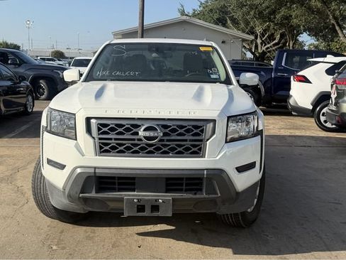 Used 2023 Nissan Frontier SV w/ Tow Package RWD image 2