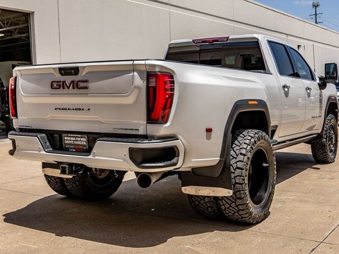 Used 2024 GMC Sierra 3500 Denali w/ Technology Package AWD/4WD image 10