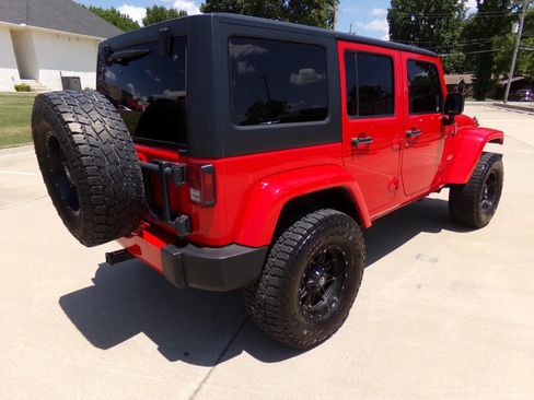 Used 2016 Jeep Wrangler Unlimited Sahara w/ Connectivity Group image 28