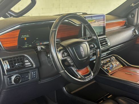 Used 2018 Lincoln Navigator L Select w/ Technology Package AWD/4WD image 23