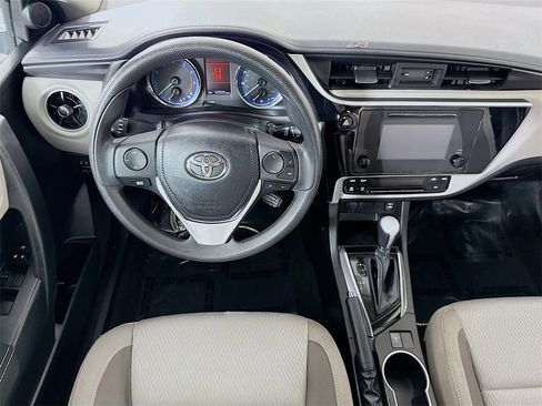 Used 2019 Toyota Corolla LE image 3
