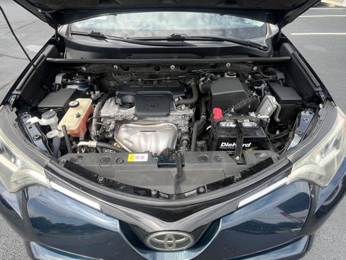 Used 2018 Toyota RAV4 XLE FWD image 25