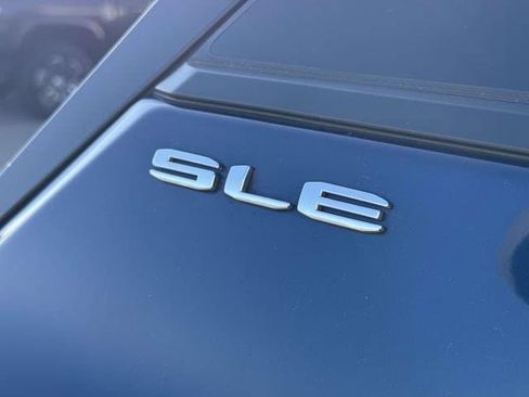 Used 2023 GMC Terrain SLE image 7