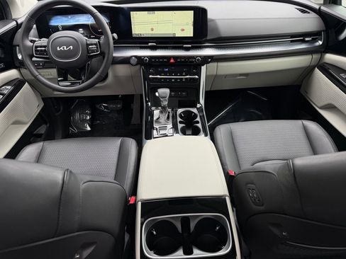 Used 2024 Kia Carnival SX Prestige image 7