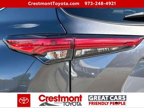 Certified 2023 Toyota Highlander XLE image 8