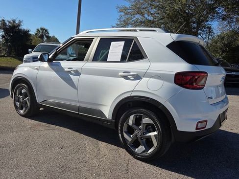 Used 2025 Hyundai Venue SEL image 5