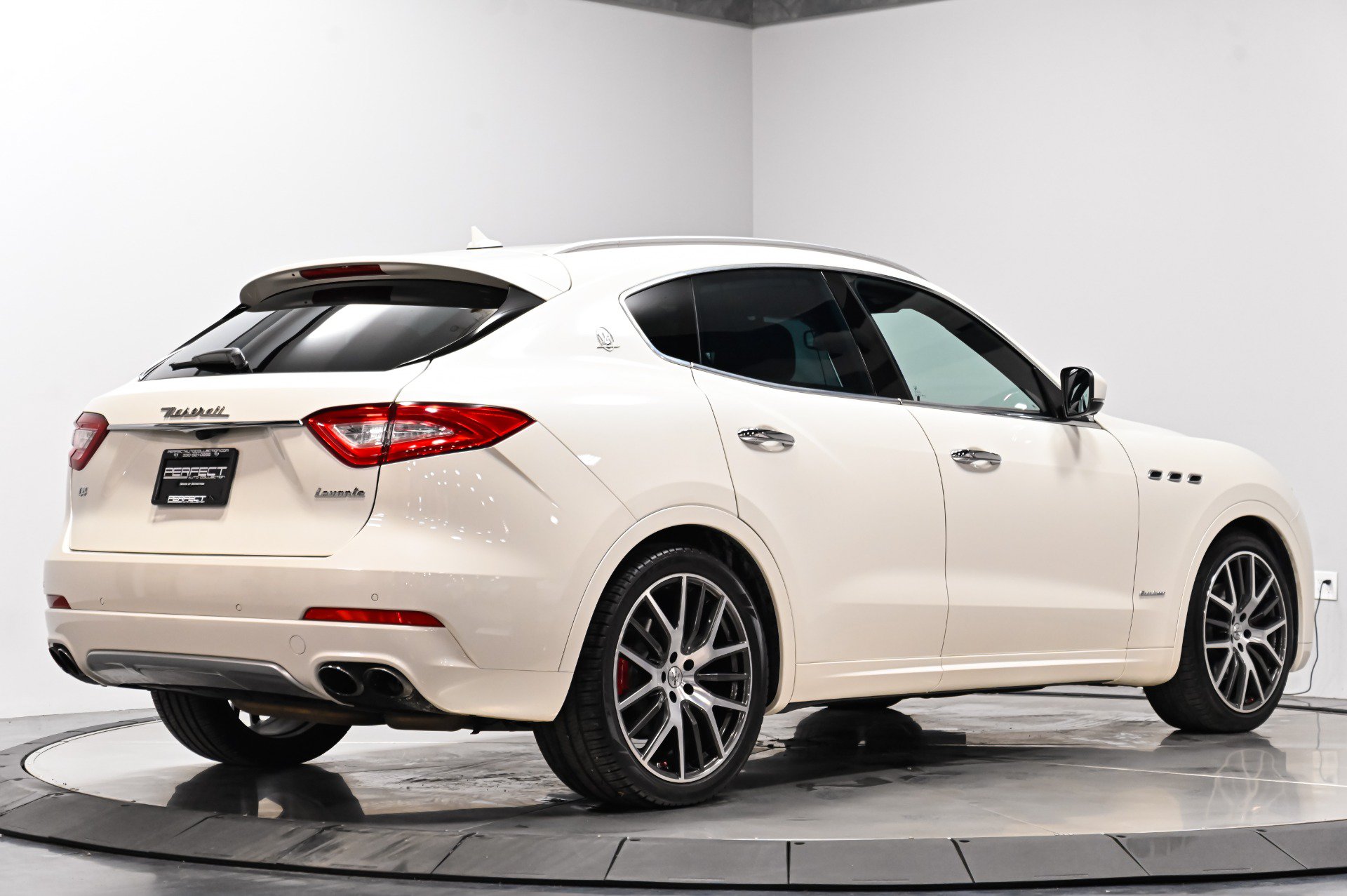 Used 2020 Maserati Levante GranLusso AWD/4WD image 28