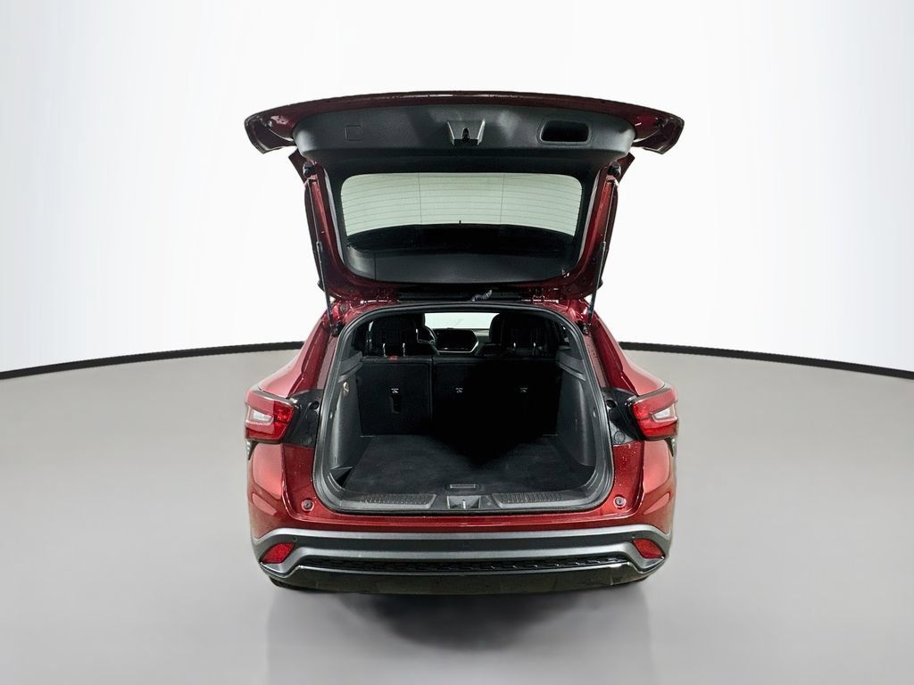 Used 2025 Chevrolet Trax RS w/ Sunroof Package FWD image 36