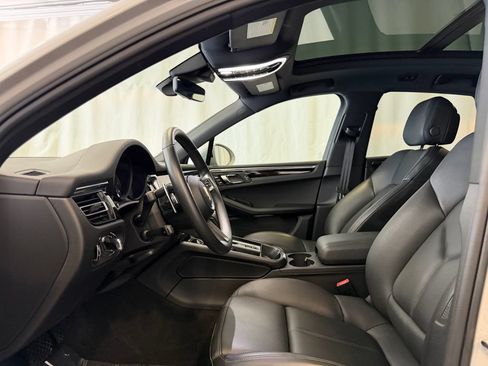 Certified 2026 Porsche Macan AWD/4WD image 5
