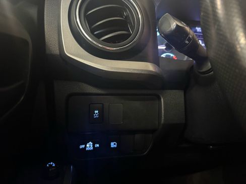 Used 2020 Toyota Tacoma SR5 RWD image 18