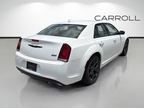 Used 2023 Chrysler 300 Touring w/ Sport Appearance Package RWD image 3