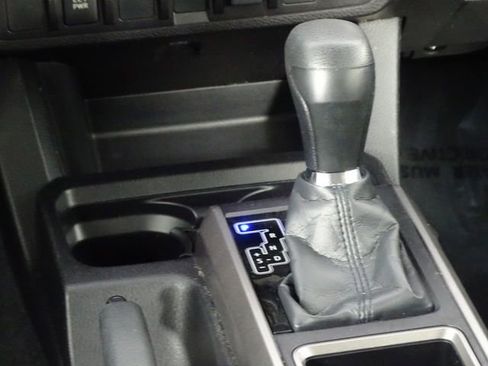 Used 2021 Toyota Tacoma SR5 RWD image 35