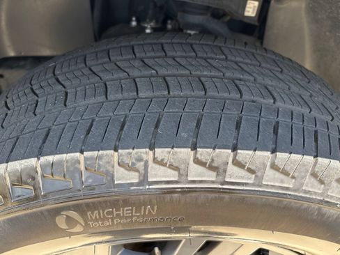 Used 2025 Nissan Frontier SV RWD image 11