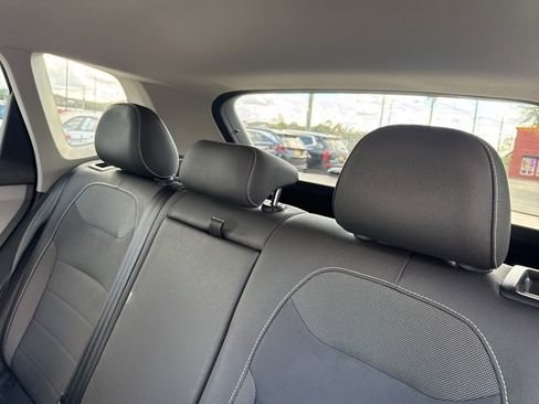 Used 2024 Volkswagen Taos SE image 21