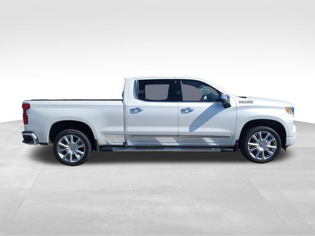 Used 2024 Chevrolet Silverado 1500 High Country w/ High Country Premium Package AWD/4WD image 3